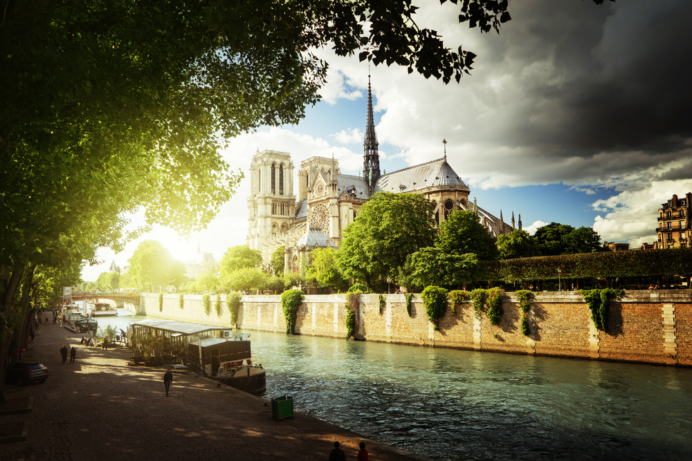 Notre Dame, Paris twisht