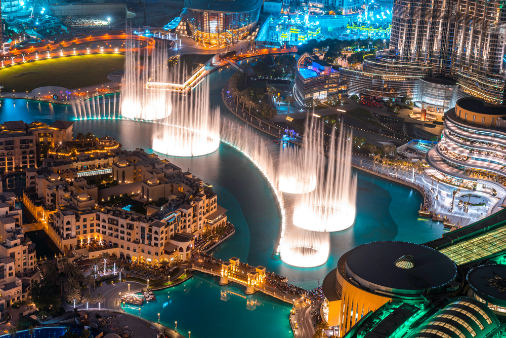 Dubai fountain twisht
