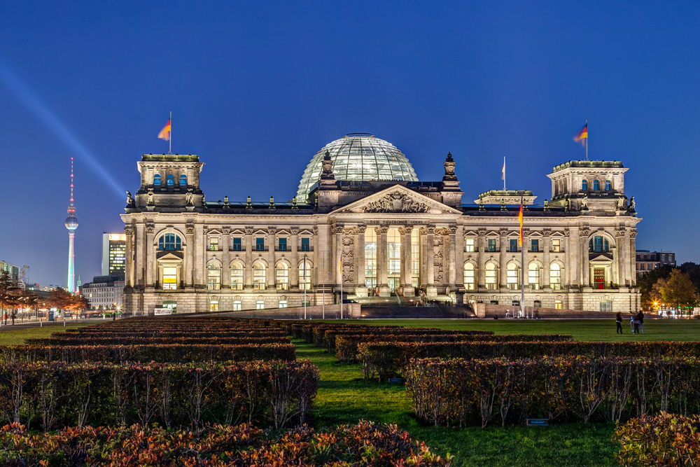 Reichstag Building twisht