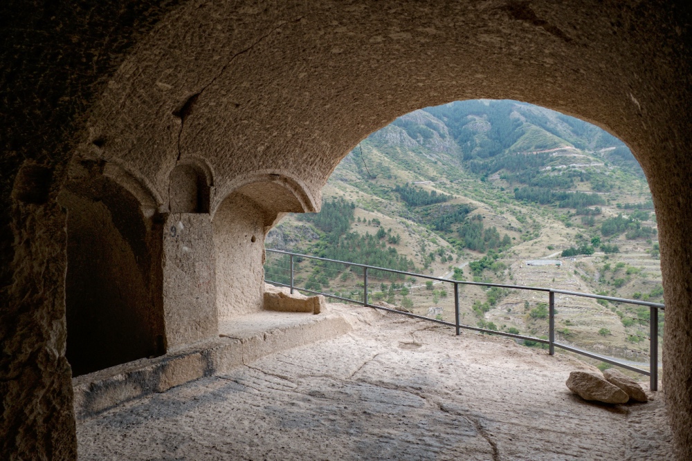 Vardzia Georgia twisht