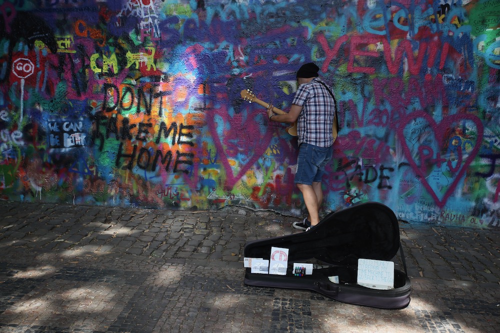 Lennon Wall Prague twisht