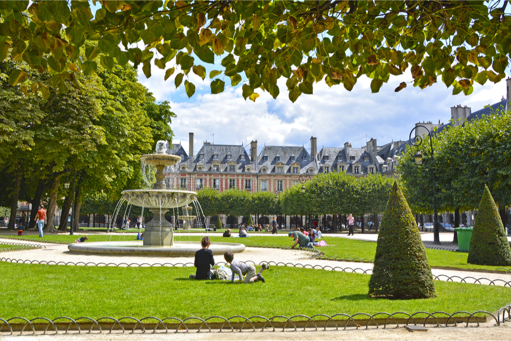 Place des Vosges, Paris twisht