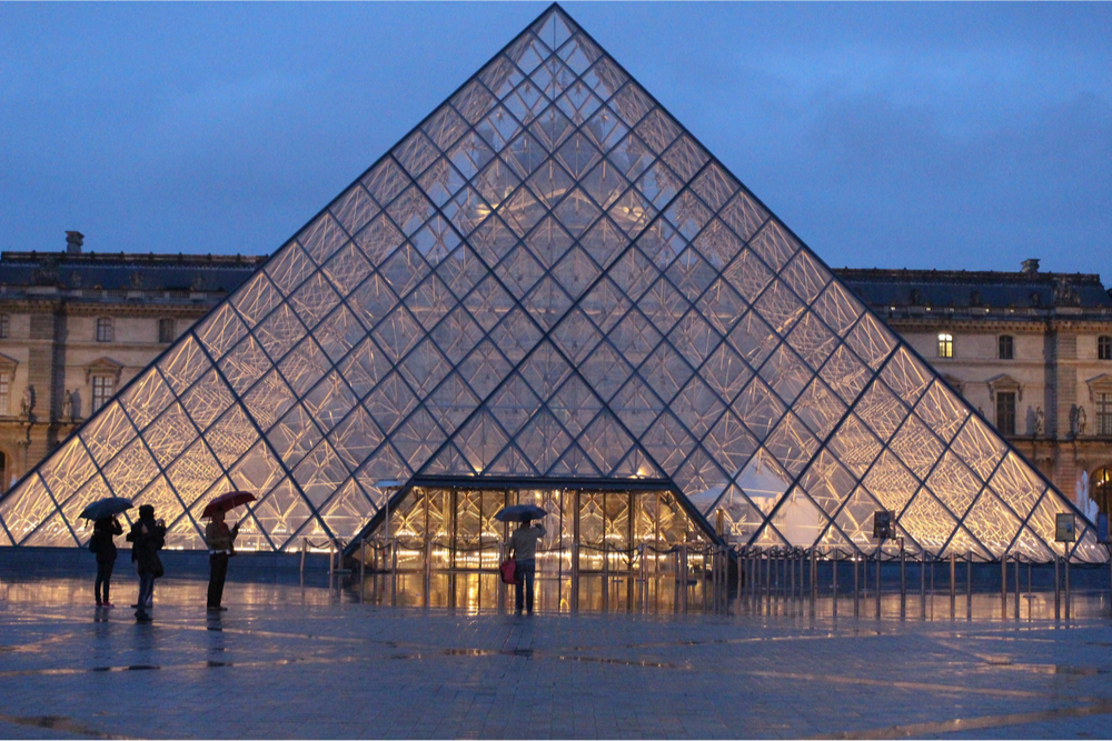 Louvre, Paris twisht